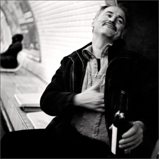  Jacky, sans abri, dans le métro, station Billancourt, ‟La rue, des regards‟ Boulogne-Billancourt, 2006.