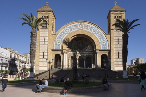  La Cathédrale du Sacré Coeur, devenu la bibliothèque municipale de la ville d'Oran. Elle est édifié de 1904 à 1913, par la société de construction des frères Auguste et par l'architecte Albert Ballu.