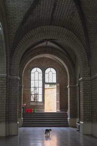  Intérieur de la Cathédrale du Sacré Coeur, devenu la bibliothèque municipale de la ville d'Oran. Elle est édifié de 1904 à 1913, par la société de construction des frères Auguste et par l'architecte Albert Ballu.